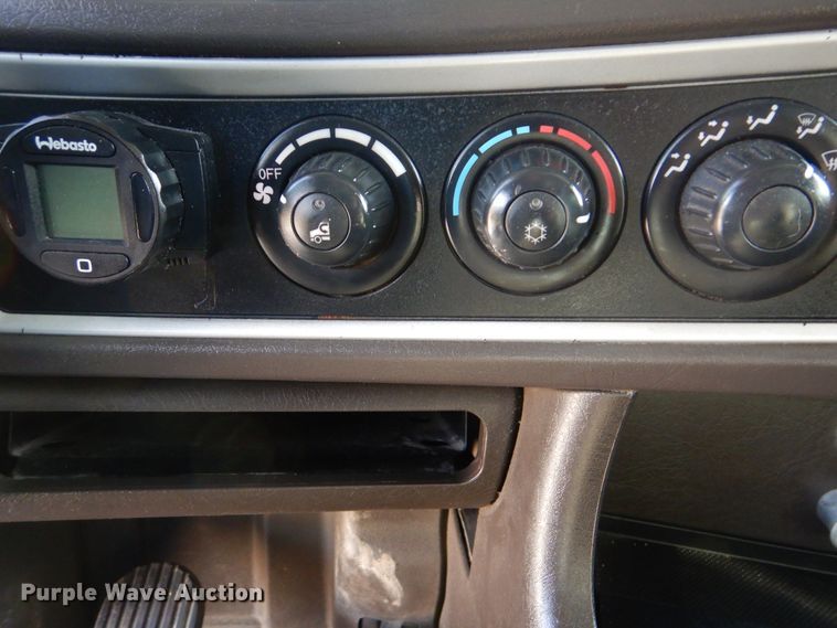 image for item HX9117 2009 Kenworth T800  semi truck