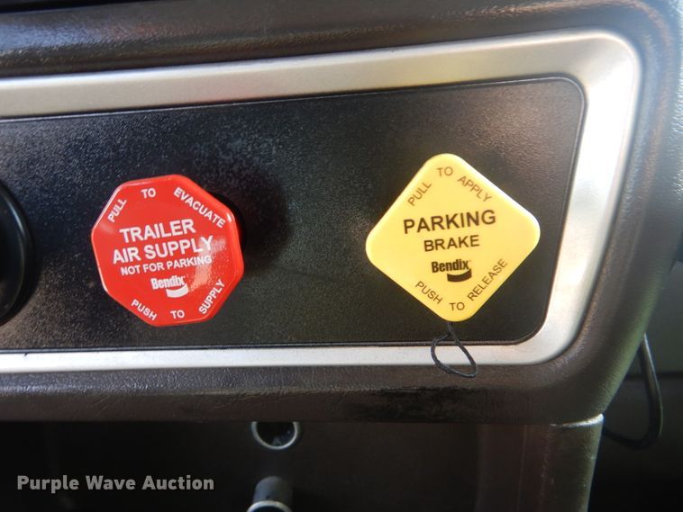 image for item HX9117 2009 Kenworth T800  semi truck