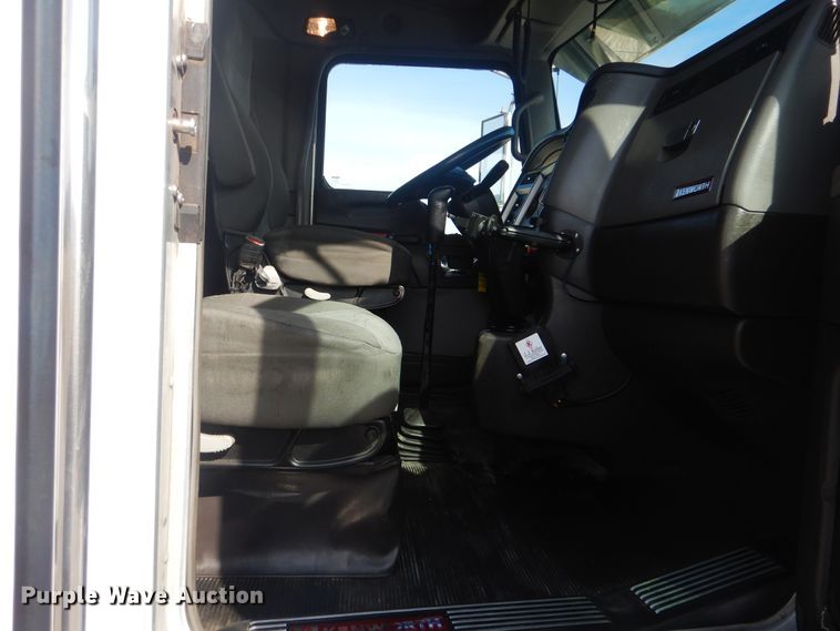 image for item HX9117 2009 Kenworth T800  semi truck