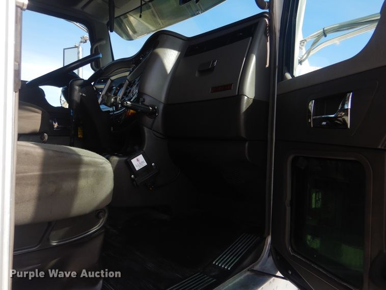 image for item HX9117 2009 Kenworth T800  semi truck