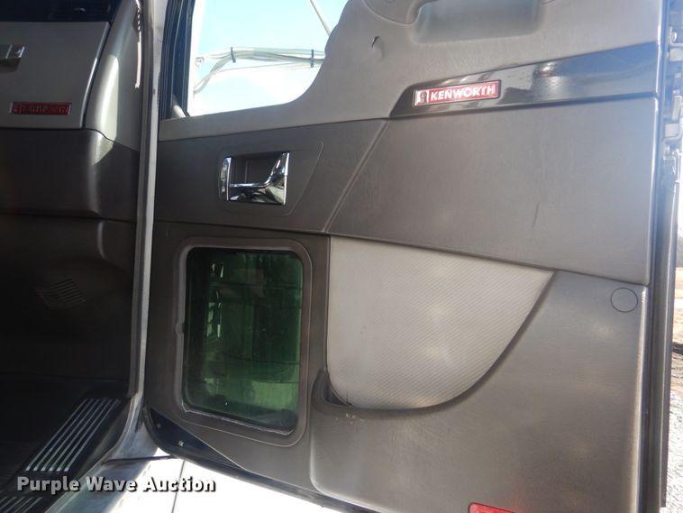 image for item HX9117 2009 Kenworth T800  semi truck