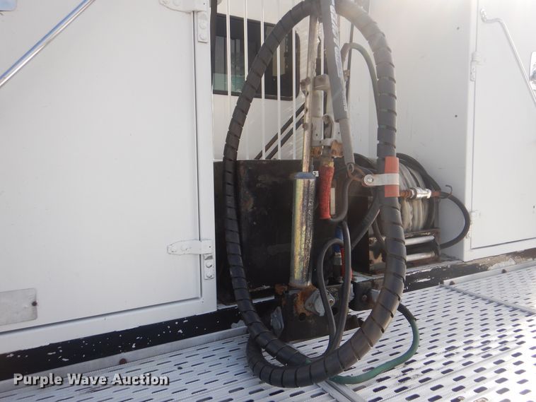 image for item HX9117 2009 Kenworth T800  semi truck