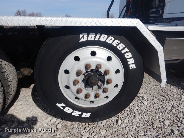 image for item HX9117 2009 Kenworth T800  semi truck