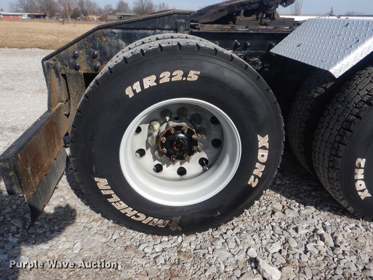 image for item HX9117 2009 Kenworth T800  semi truck