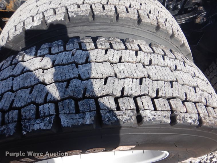 image for item HX9117 2009 Kenworth T800  semi truck