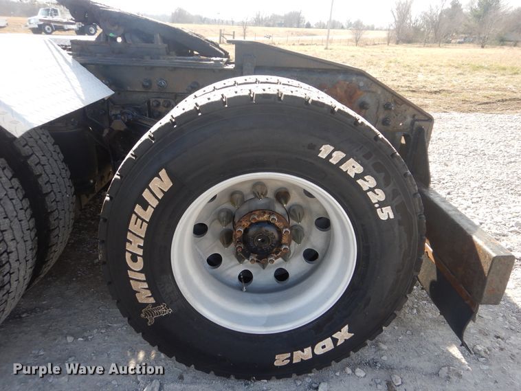 image for item HX9117 2009 Kenworth T800  semi truck