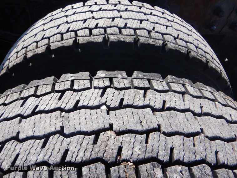 image for item HX9117 2009 Kenworth T800  semi truck