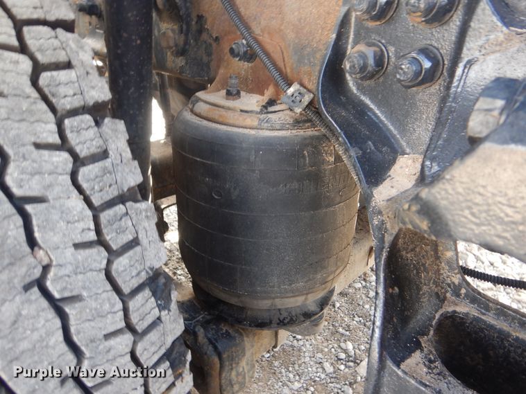 image for item HX9117 2009 Kenworth T800  semi truck