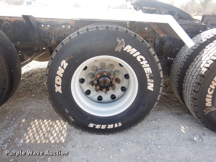 image for item HX9117 2009 Kenworth T800  semi truck