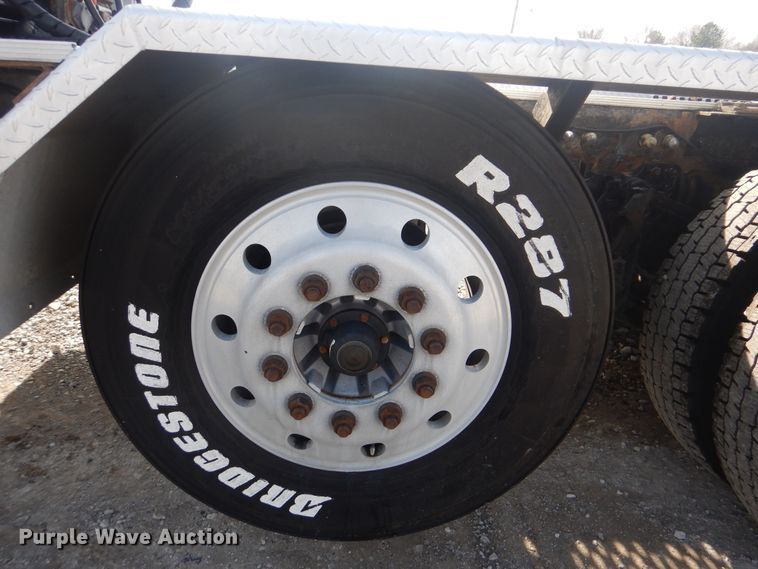 image for item HX9117 2009 Kenworth T800  semi truck