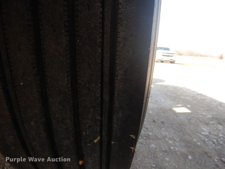 image for item HX9117 2009 Kenworth T800  semi truck