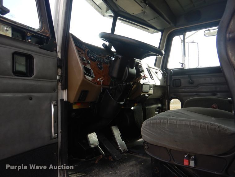 image for item HX9123 2004 Peterbilt 330  dump flatbed truck