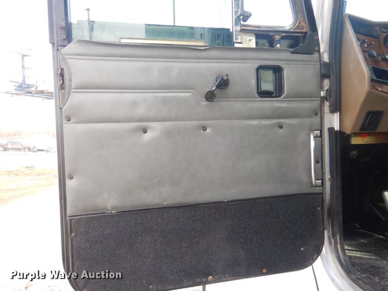 image for item HX9123 2004 Peterbilt 330  dump flatbed truck