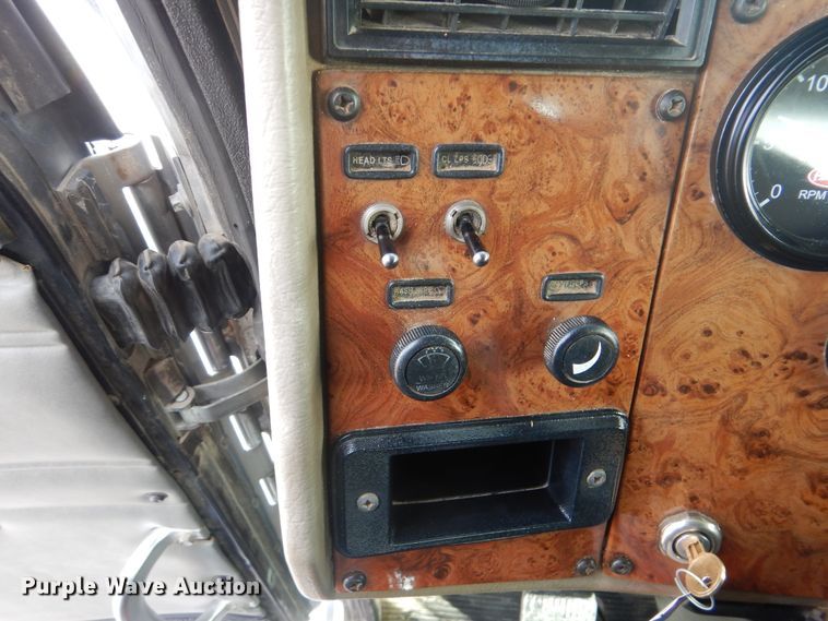 image for item HX9123 2004 Peterbilt 330  dump flatbed truck