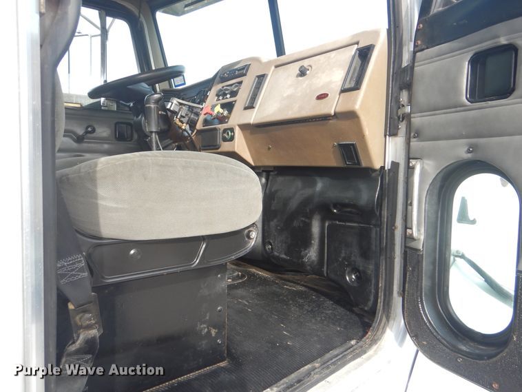 image for item HX9123 2004 Peterbilt 330  dump flatbed truck