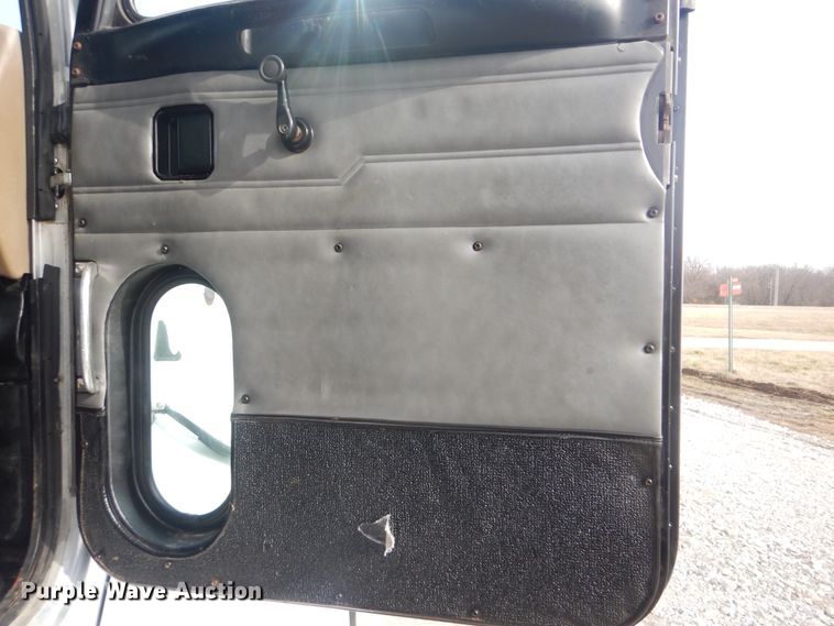 image for item HX9123 2004 Peterbilt 330  dump flatbed truck