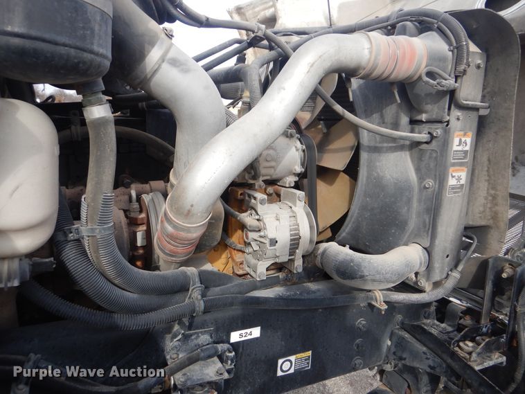 image for item HX9123 2004 Peterbilt 330  dump flatbed truck