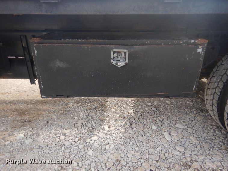 image for item HX9123 2004 Peterbilt 330  dump flatbed truck