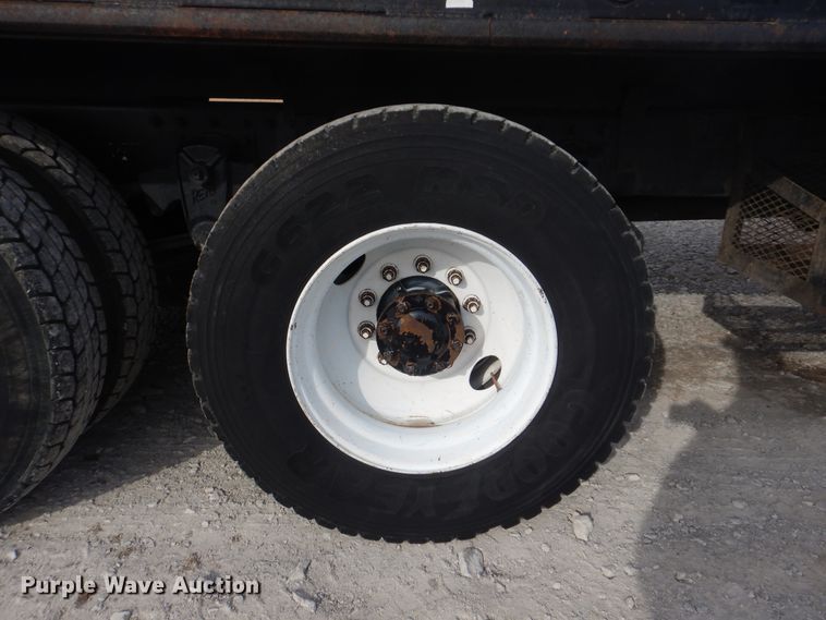 image for item HX9123 2004 Peterbilt 330  dump flatbed truck