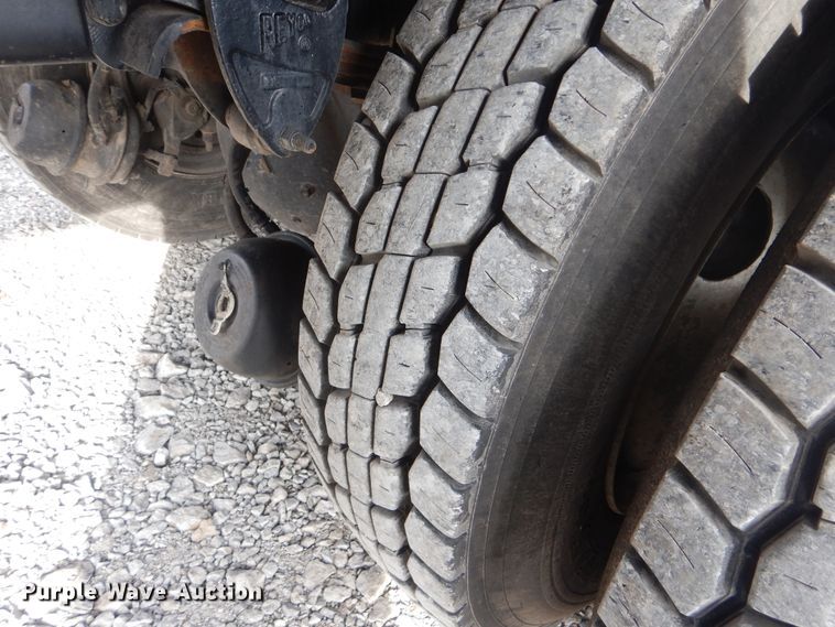 image for item HX9123 2004 Peterbilt 330  dump flatbed truck