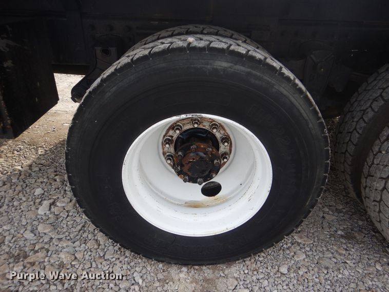 image for item HX9123 2004 Peterbilt 330  dump flatbed truck