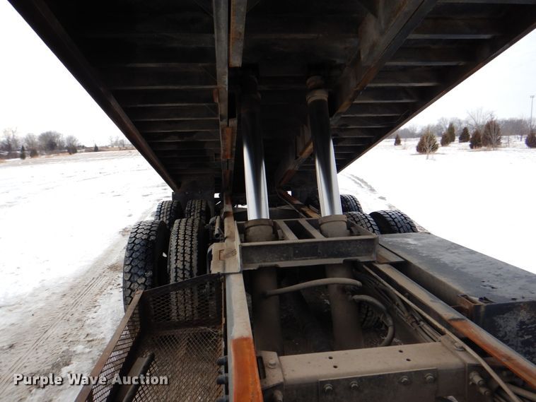 image for item HX9123 2004 Peterbilt 330  dump flatbed truck