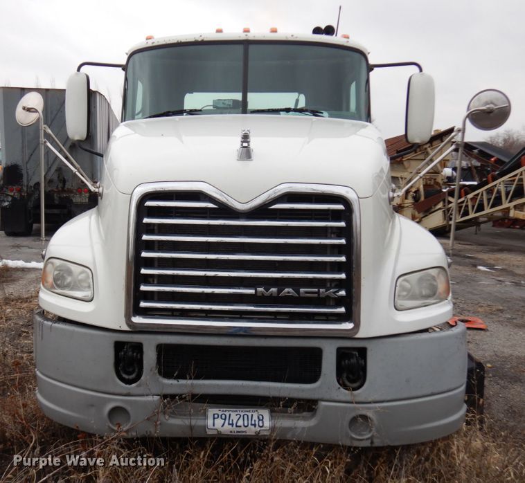 image for item HX9541 2013 Mack CXU613  semi truck