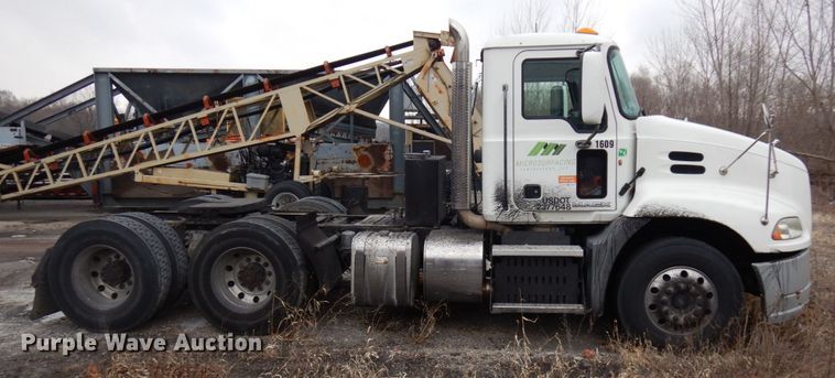 image for item HX9541 2013 Mack CXU613  semi truck