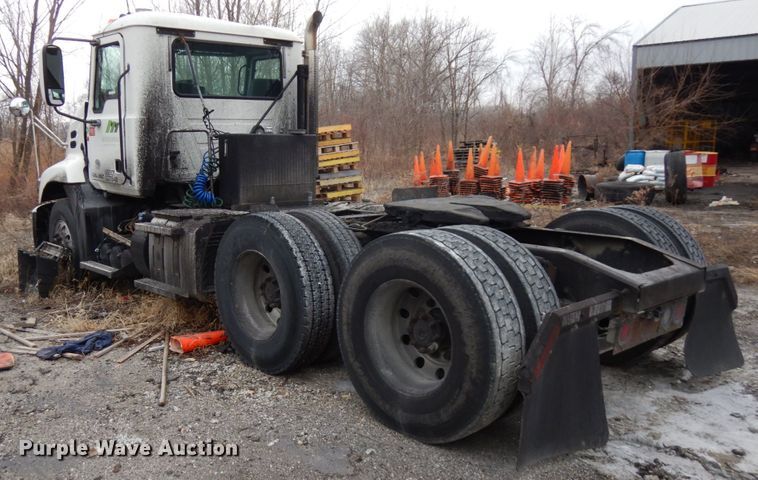 image for item HX9541 2013 Mack CXU613  semi truck