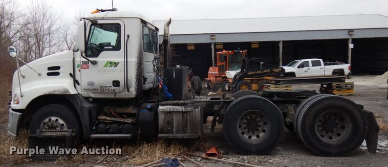 image for item HX9541 2013 Mack CXU613  semi truck