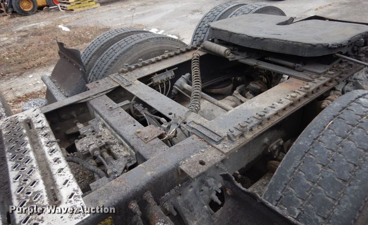 image for item HX9541 2013 Mack CXU613  semi truck