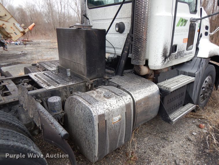 image for item HX9541 2013 Mack CXU613  semi truck