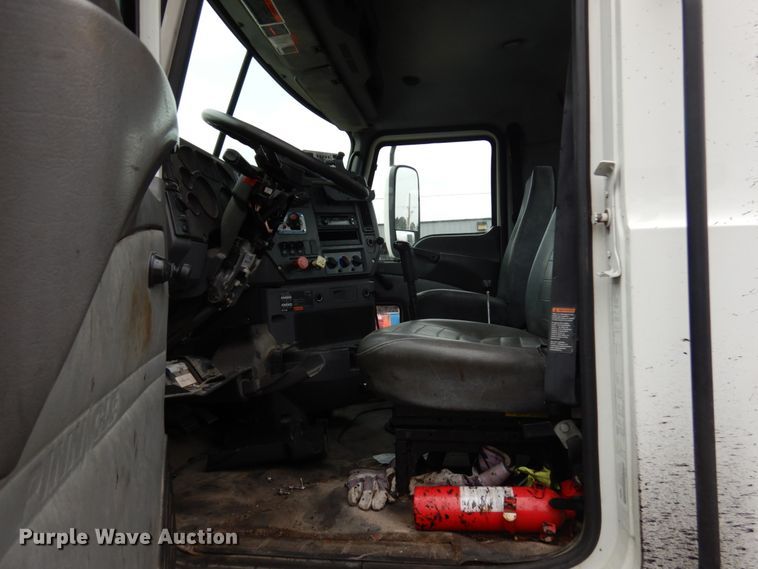 image for item HX9541 2013 Mack CXU613  semi truck