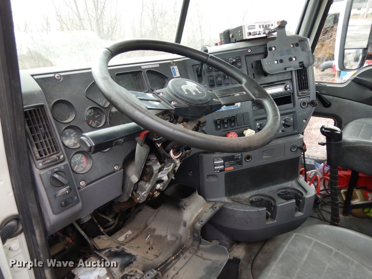 image for item HX9541 2013 Mack CXU613  semi truck