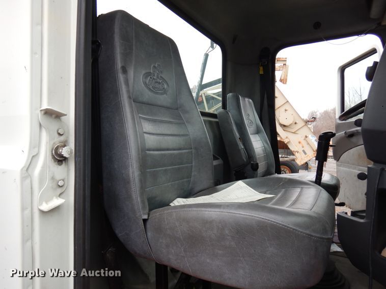 image for item HX9541 2013 Mack CXU613  semi truck