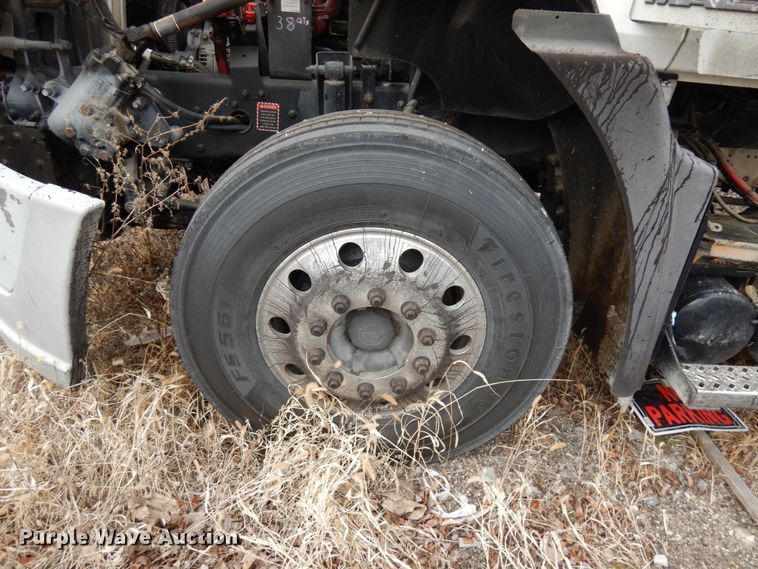 image for item HX9541 2013 Mack CXU613  semi truck