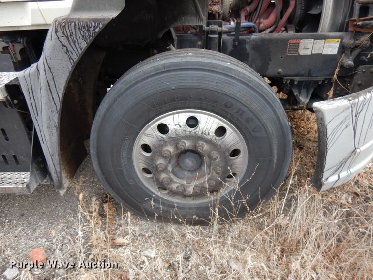 image for item HX9541 2013 Mack CXU613  semi truck