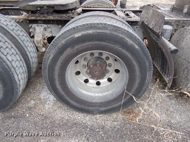 image for item HX9541 2013 Mack CXU613  semi truck