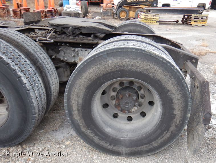 image for item HX9541 2013 Mack CXU613  semi truck