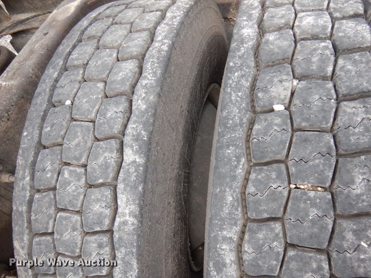 image for item HX9541 2013 Mack CXU613  semi truck