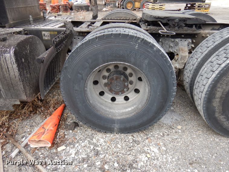 image for item HX9541 2013 Mack CXU613  semi truck