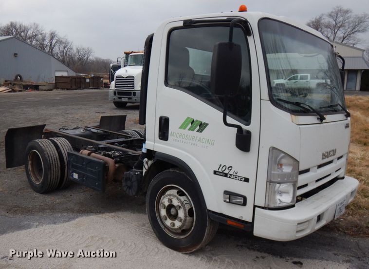 image for item HX9544 2014 Isuzu NQR  truck cab and chassis