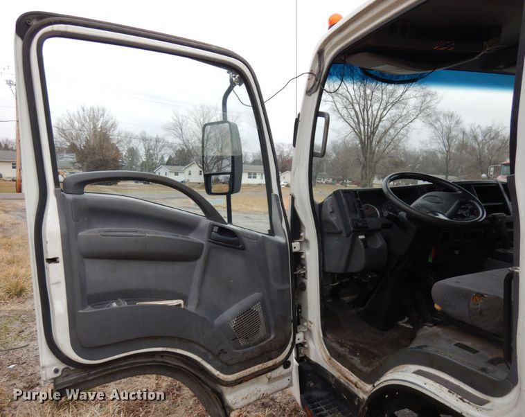 image for item HX9544 2014 Isuzu NQR  truck cab and chassis