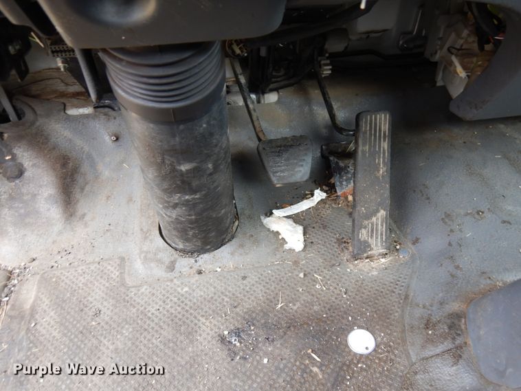 image for item HX9544 2014 Isuzu NQR  truck cab and chassis