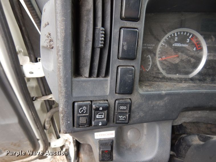 image for item HX9544 2014 Isuzu NQR  truck cab and chassis