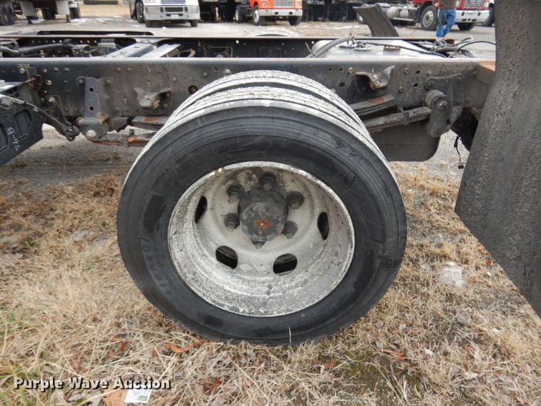 image for item HX9544 2014 Isuzu NQR  truck cab and chassis