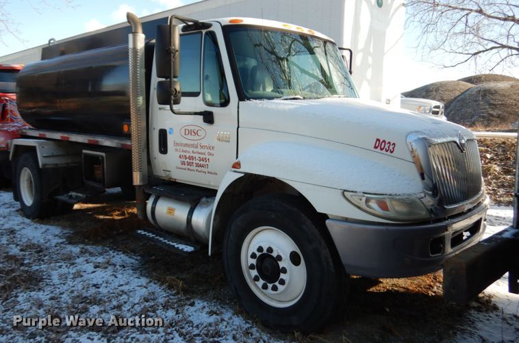 image for item HX9550 2007 International 4300  tank truck