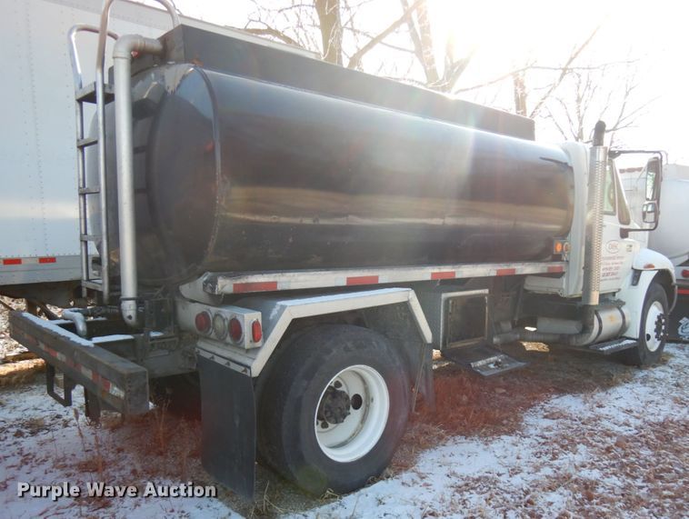 image for item HX9550 2007 International 4300  tank truck