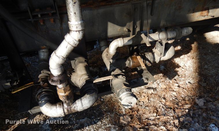 image for item HX9550 2007 International 4300  tank truck