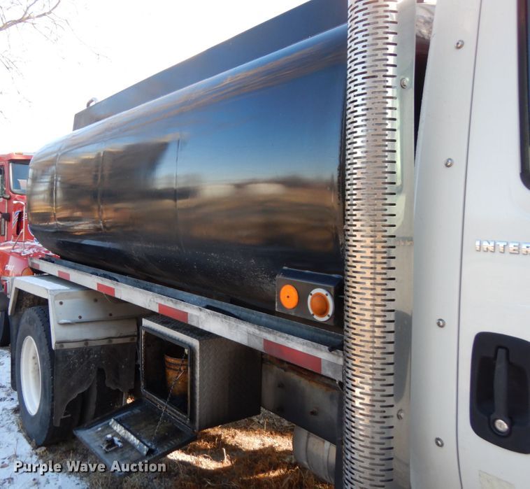 image for item HX9550 2007 International 4300  tank truck
